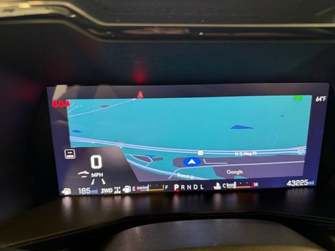 Used 2025 Chevrolet Colorado LT w/ LT Convenience Package image 24