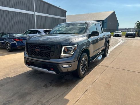 Used 2021 Nissan Titan PRO-4X w/ Pro-4x Convenience Package AWD/4WD image 1
