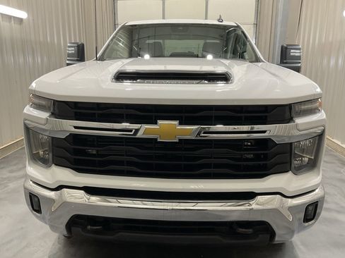 Used 2025 Chevrolet Silverado 2500 LT w/ Convenience Package image 2