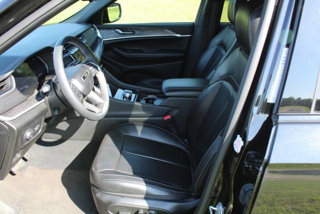 Used 2024 Jeep Grand Cherokee L Limited w/ Luxury Tech Group II AWD/4WD image 16