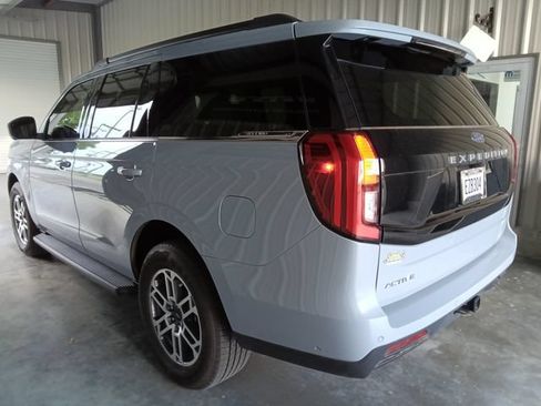 Used 2025 Ford Expedition Active RWD image 31