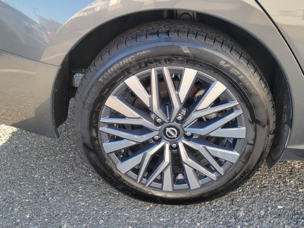 Used 2025 Nissan Altima 2.5 SV FWD image 9