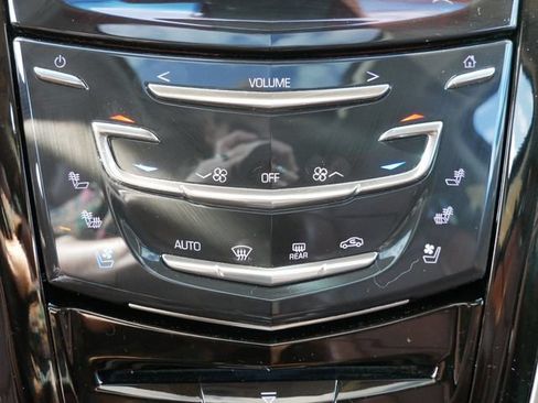 Used 2019 Cadillac Escalade Premium Luxury AWD/4WD image 16