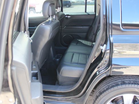 Used 2017 Jeep Patriot High Altitude AWD/4WD image 14