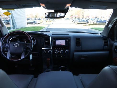 Used 2018 Toyota Sequoia Platinum image 17