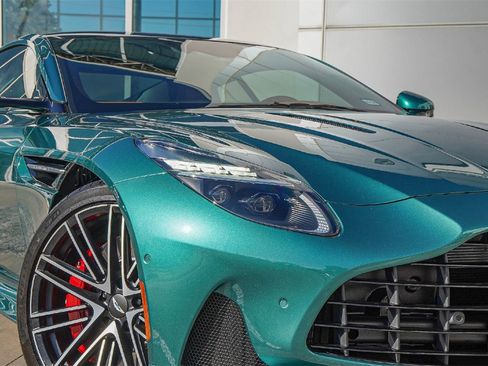 Used 2024 Aston Martin DB12 Coupe image 4