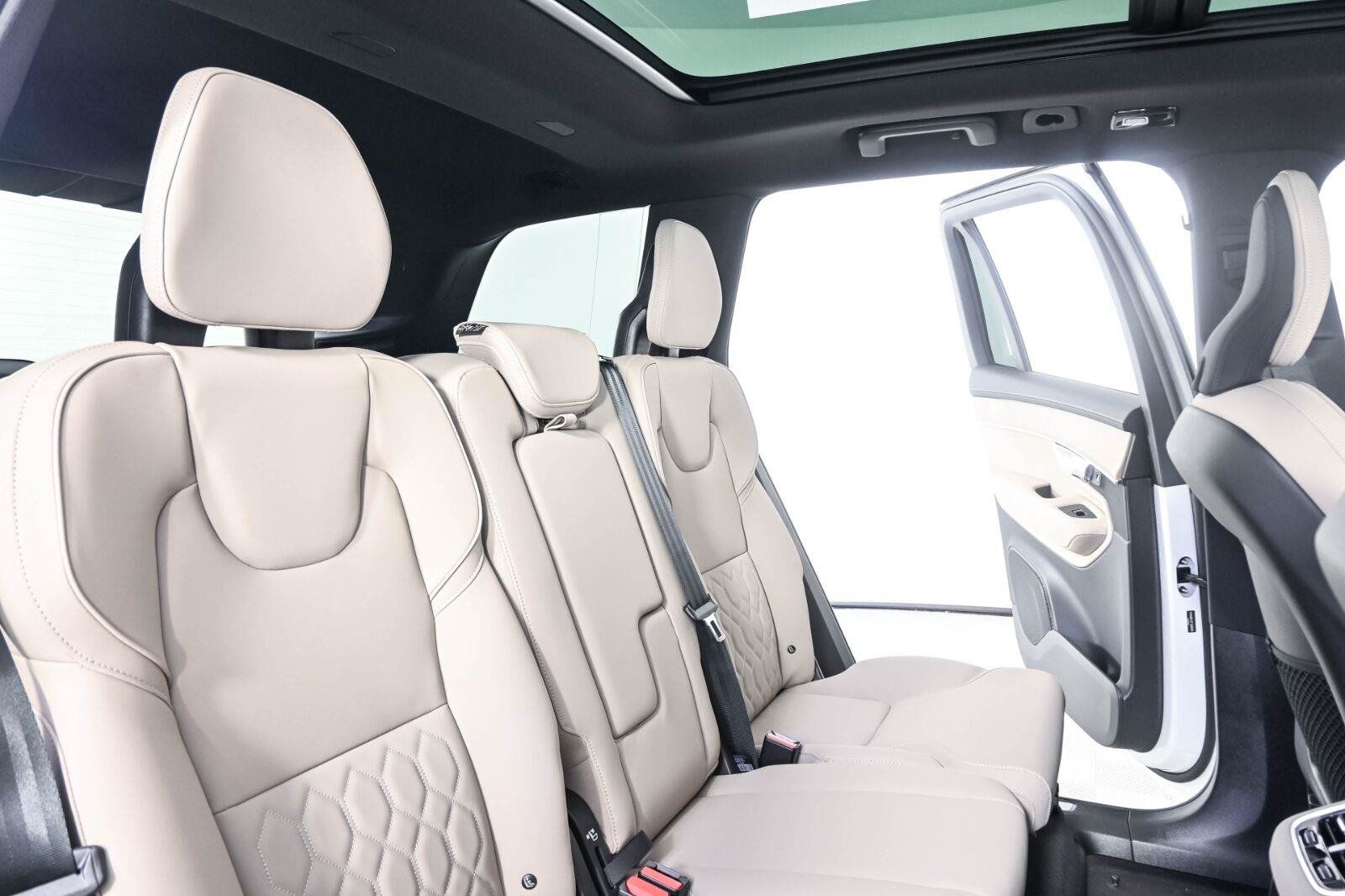 New 2026 Volvo XC90 T8 Core w/ Protection Package Premier AWD/4WD image 20