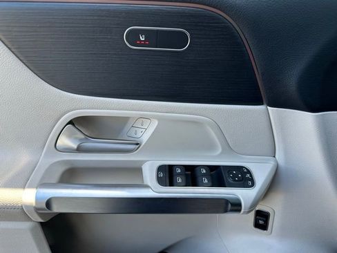 Certified 2022 Mercedes-Benz GLB 250 4MATIC image 14