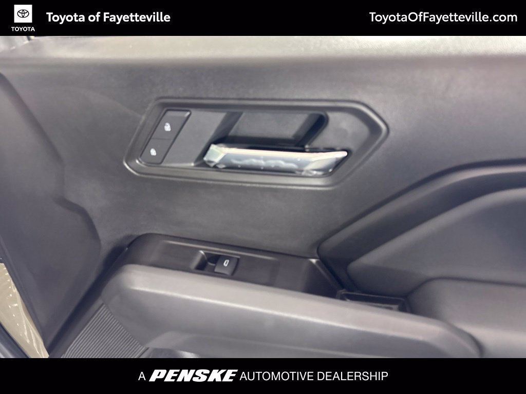 Used 2025 GMC Canyon Elevation w/ Technology Package AWD/4WD image 9