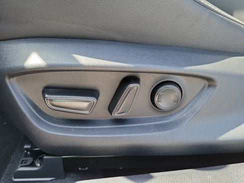 Used 2025 Toyota Camry SE image 14