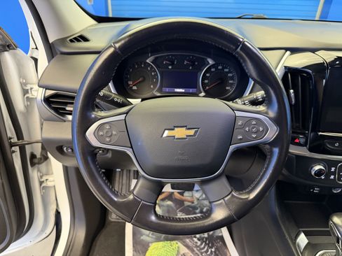 Used 2021 Chevrolet Traverse LT w/ LT Premium Package AWD/4WD image 16