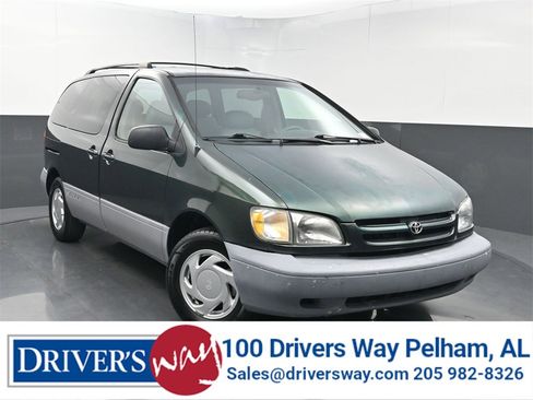 Used 2000 Toyota Sienna LE image 1