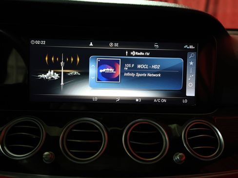 Used 2019 Mercedes-Benz E 300 image 18