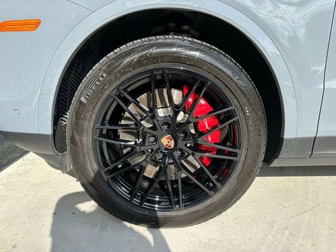 Used 2025 Porsche Cayenne S image 45