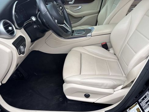 Used 2022 Mercedes-Benz GLC 300 4MATIC w/ Driver Assistance Package image 21