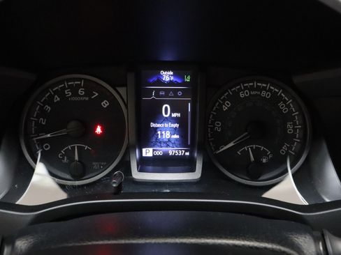 Used 2021 Toyota Tacoma TRD Sport w/ Technology Package image 39