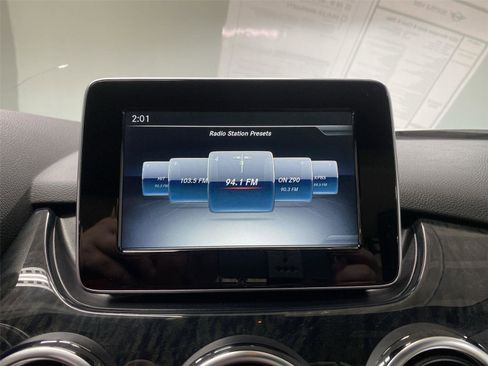 Used 2017 Mercedes-Benz B 250e image 16
