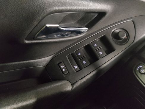 Used 2019 Chevrolet Trax LT w/ LT Convenience Package image 27