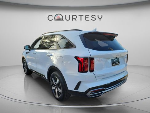 Used 2023 Kia Sorento S w/ Panoramic Sunroof Package FWD image 2