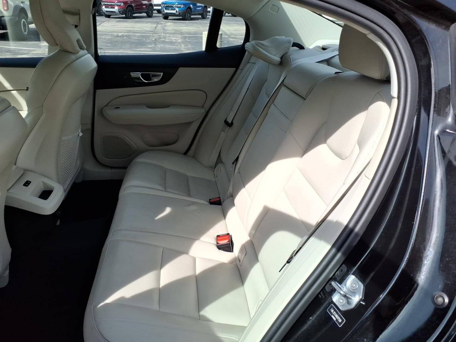 Used 2022 Volvo S60 B5 Momentum AWD/4WD image 32