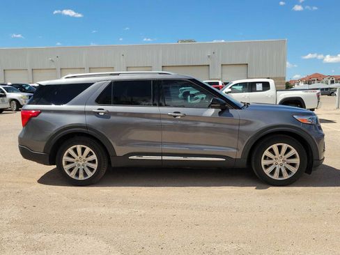 Used 2022 Ford Explorer Limited w/ Equipment Group 301A RWD image 9
