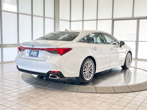 Used 2021 Toyota Avalon Limited image 8