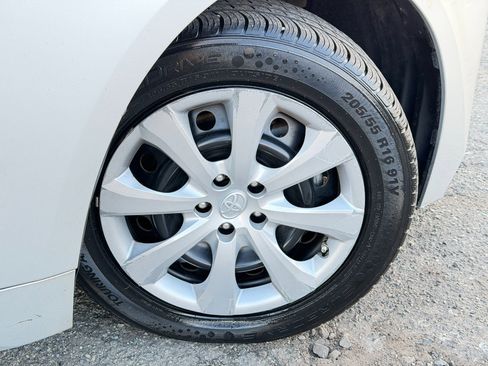 Used 2021 Toyota Corolla LE image 74