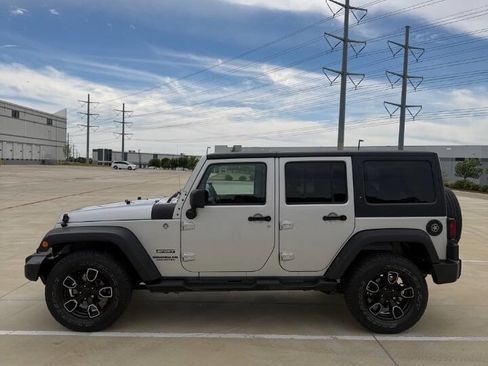Used 2012 Jeep Wrangler Unlimited Sport AWD/4WD image 3