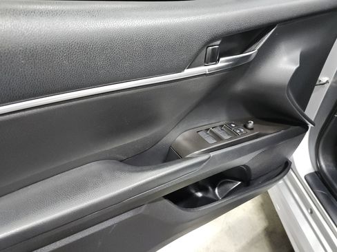 Used 2022 Toyota Camry SE image 17