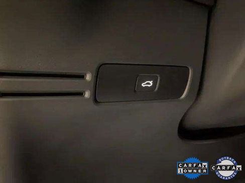 Used 2025 Volvo XC40 B5 Core image 36