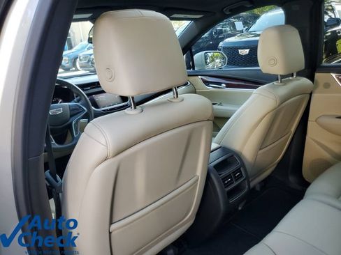 Used 2017 Cadillac XT5 Luxury w/ Driver Awareness Package FWD image 12