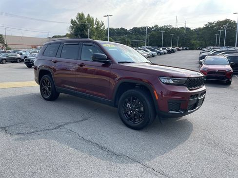 Used 2025 Jeep Grand Cherokee L Altitude AWD/4WD image 3