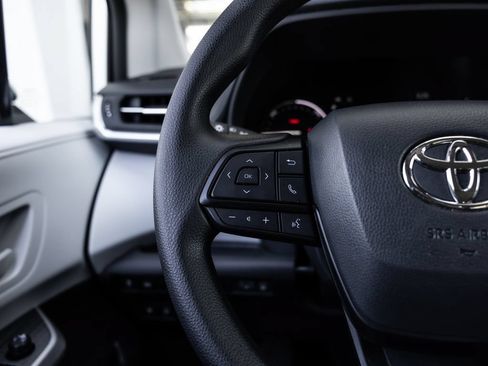Used 2026 Toyota Sienna LE FWD image 13