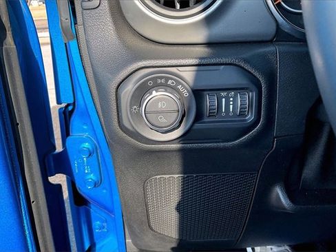 Used 2021 Jeep Gladiator Willys image 28