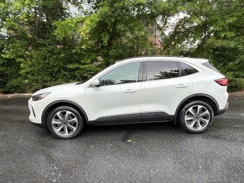 Certified 2024 Ford Escape Platinum AWD/4WD image 4