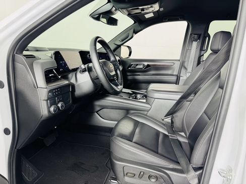 Used 2025 Chevrolet Suburban LT RWD image 5