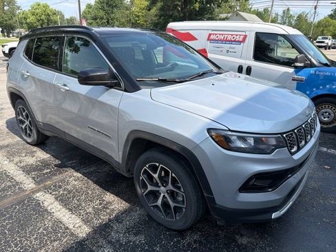 Used 2024 Jeep Compass Limited AWD/4WD image 3