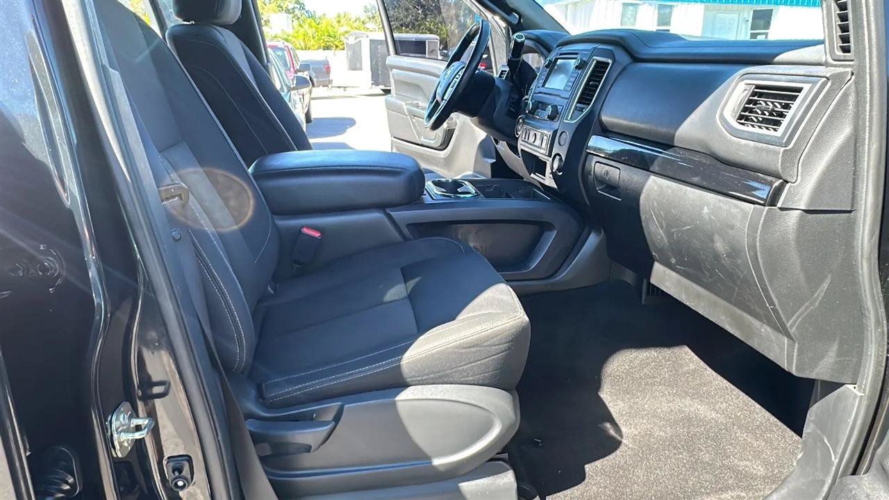 Used 2019 Nissan Titan SV w/ SV Convenience Package RWD image 28