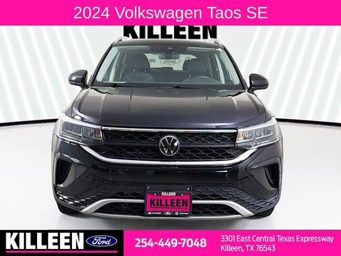 Used 2024 Volkswagen Taos SE image 2