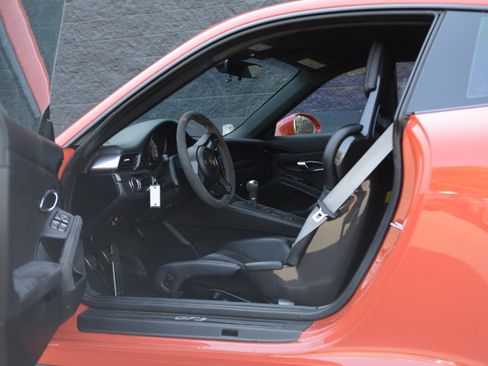 Certified 2018 Porsche 911 GT3 image 15