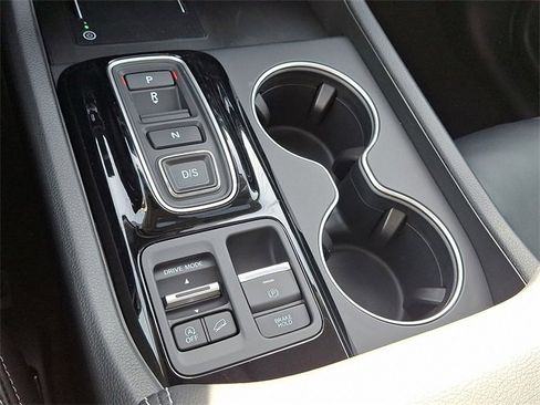 New 2025 Honda Pilot Touring image 13