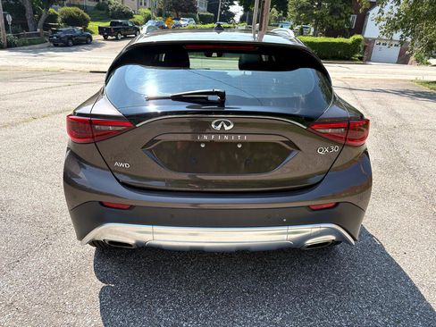 Used 2018 INFINITI QX30 Premium w/ Navigation Package image 8