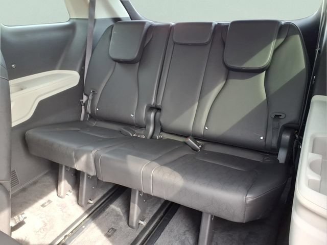 Used 2024 Kia Carnival LX FWD image 23