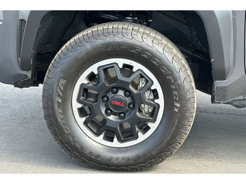Used 2026 Toyota Tacoma TRD Off-Road w/ TRD Off Road Upgrade Package AWD/4WD image 32