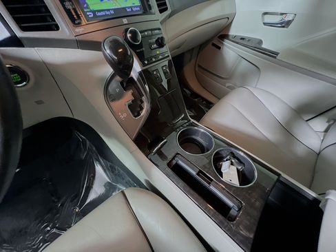 Used 2014 Toyota Venza XLE w/ XLE Premium Package FWD image 25