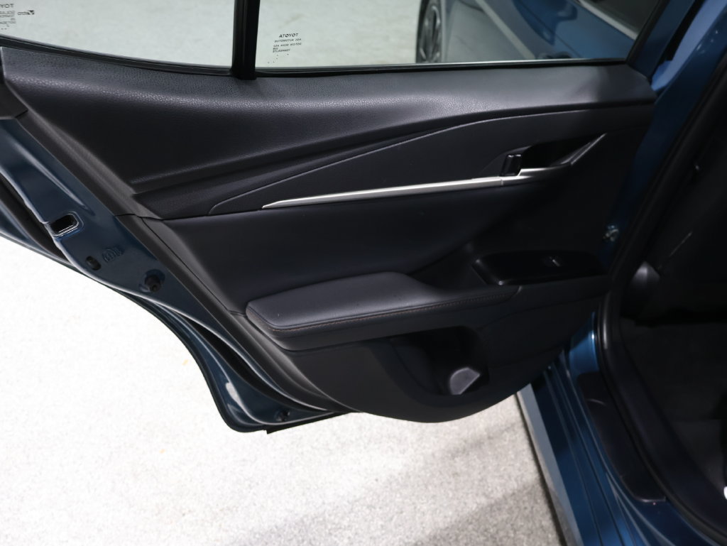 Used 2025 Toyota Camry XLE FWD image 18