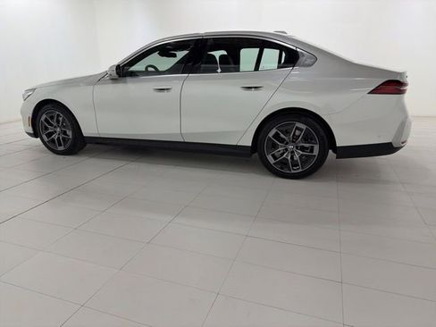 Used 2026 BMW 530i xDrive w/ Premium Package image 2