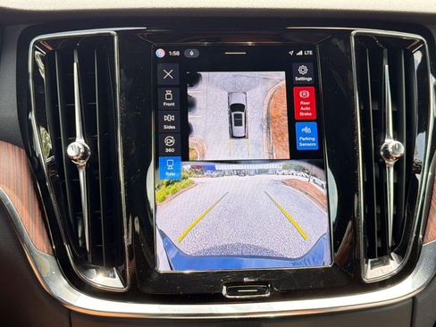 Certified 2025 Volvo V60 B5 Cross Country Plus AWD/4WD image 25