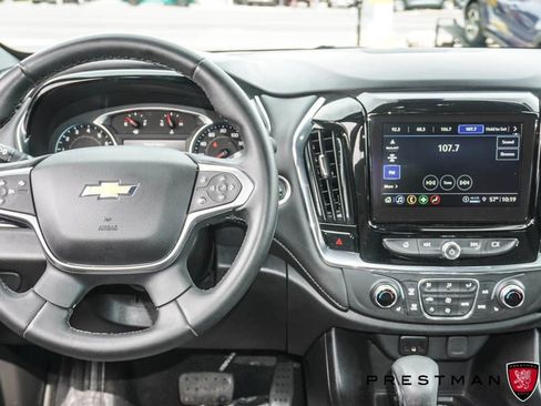 Used 2023 Chevrolet Traverse LT FWD image 2