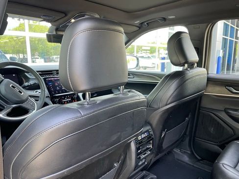 Used 2024 Jeep Grand Cherokee L Limited w/ Luxury Tech Group II image 28